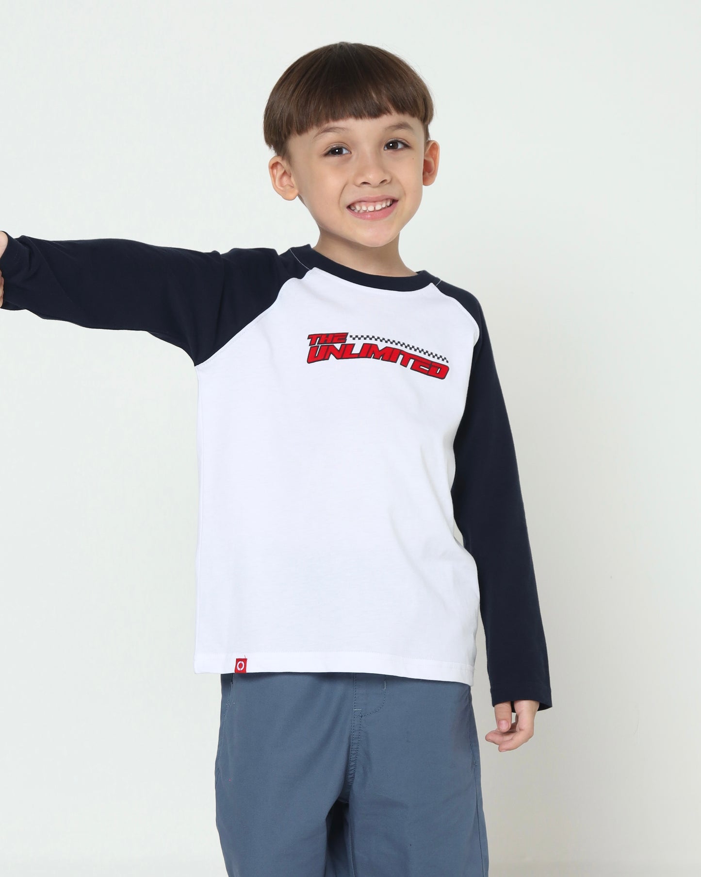 Osella Unlimited Raglan T-Shirt Contrast Long Sleeve In White And Navy