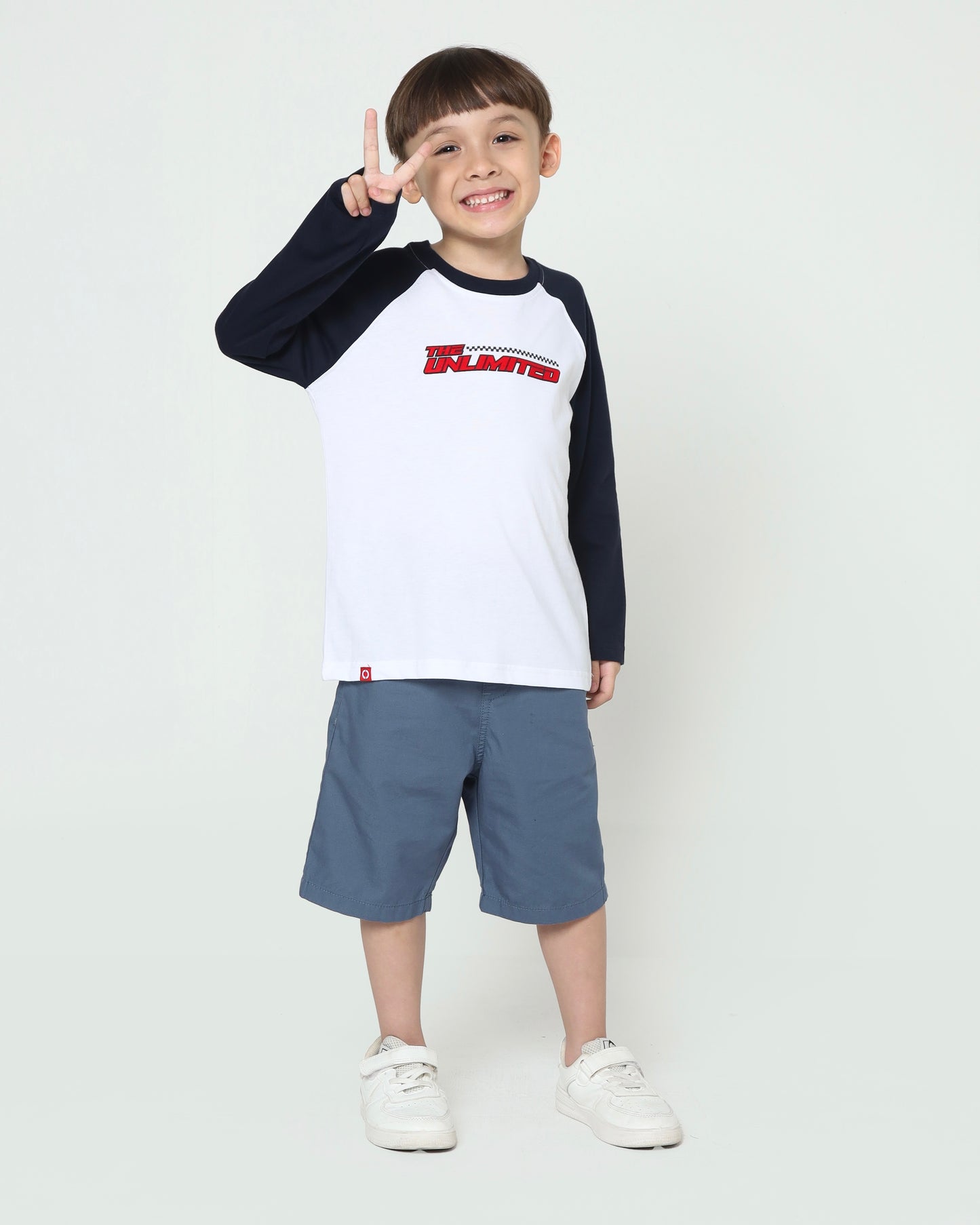Osella Unlimited Raglan T-Shirt Contrast Long Sleeve In White And Navy
