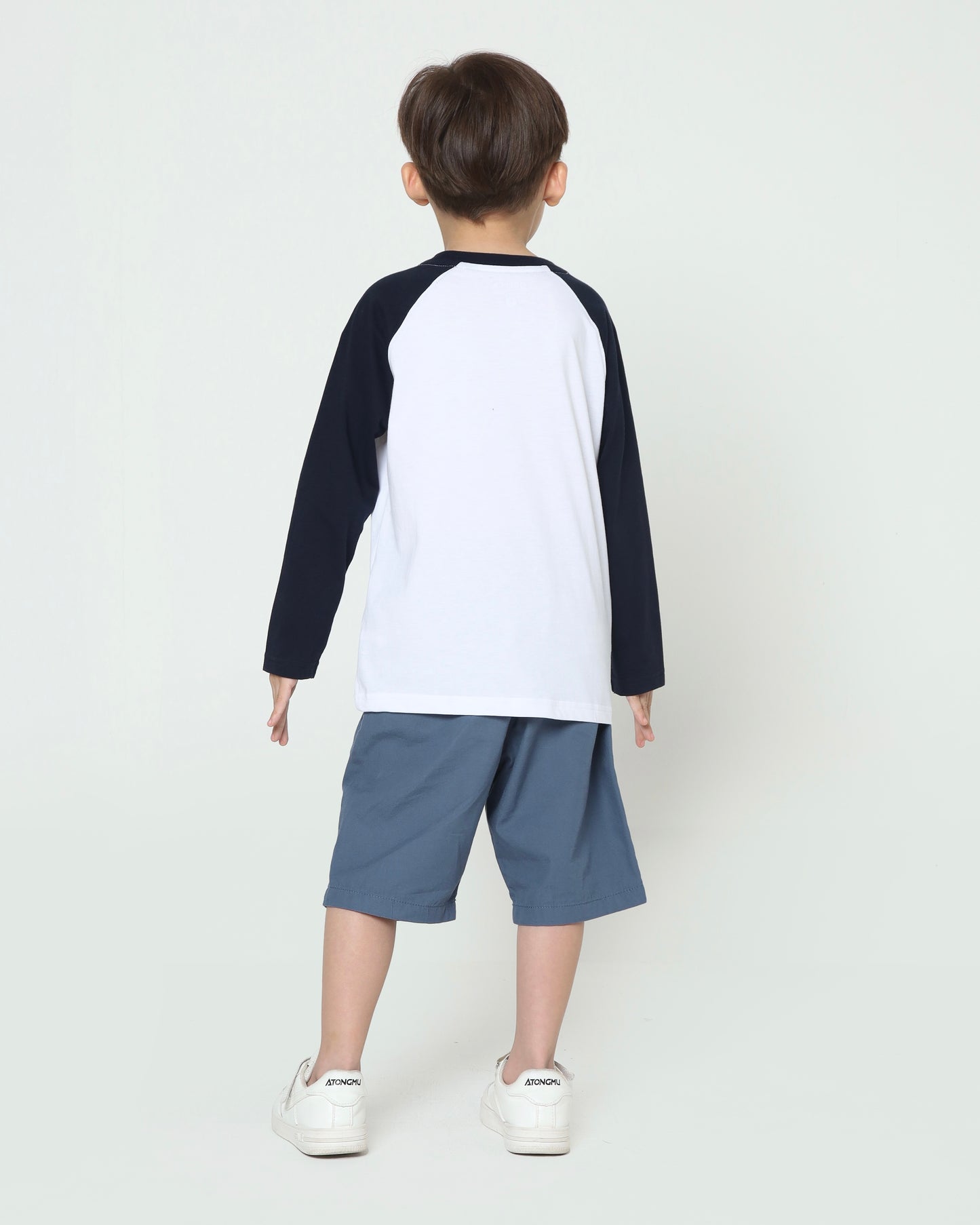 Osella Unlimited Raglan T-Shirt Contrast Long Sleeve In White And Navy